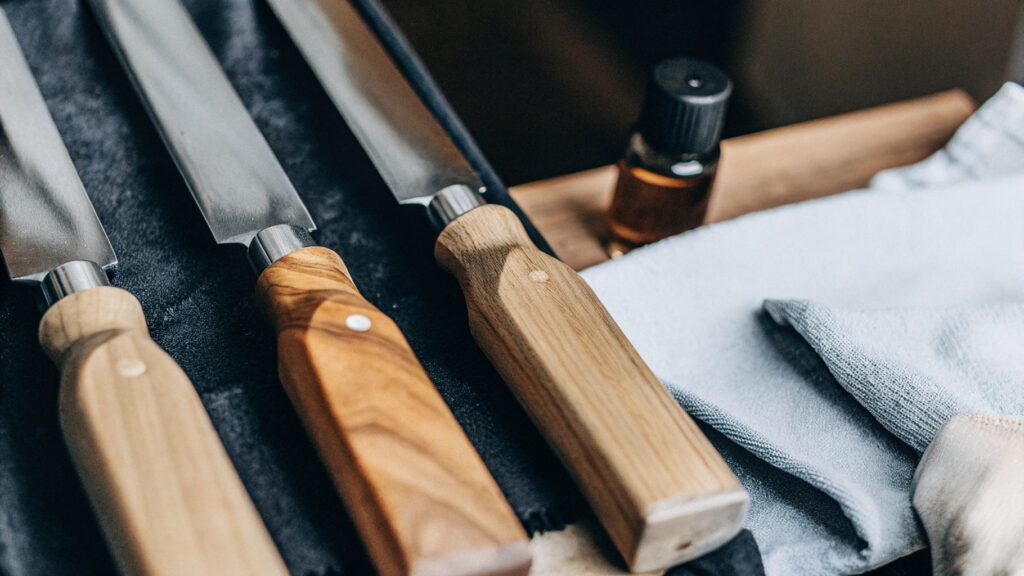 3 keeping wooden knife handles in good condition